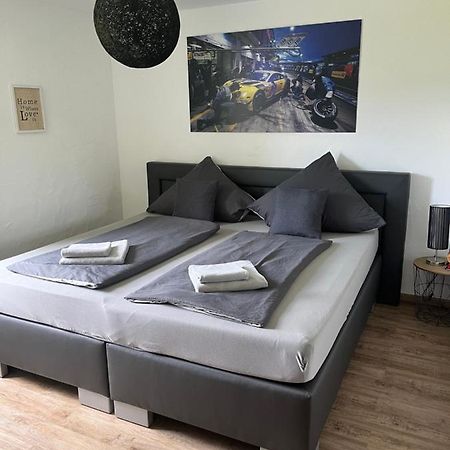 Gaestezimmer Melina Am Nuerburgring Аденау Екстериор снимка