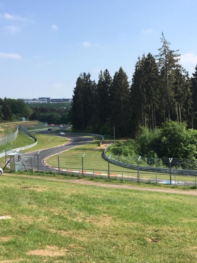 Gaestezimmer Melina Am Nuerburgring Аденау Екстериор снимка
